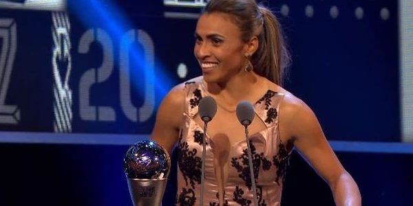 Marta é eleita melhor jogadora do mundo pela sexta vez Marta é eleita melhor jogadora do mundo pela sexta vez
