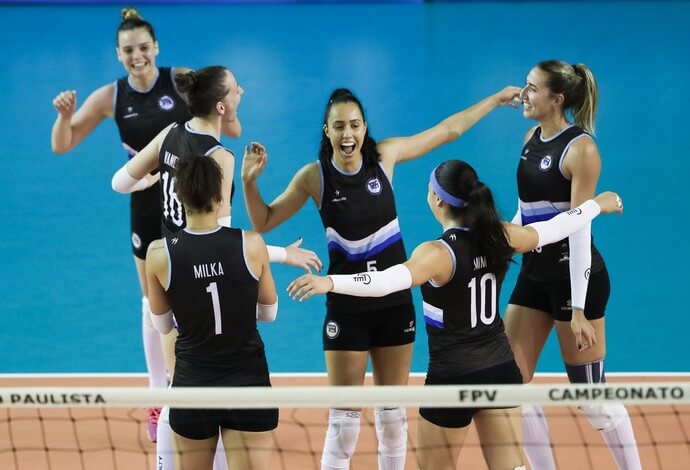 Meninas do E.C. Pinheiros na final do Campeonato Paulista de Vôlei